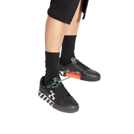 Off White Women's Vulcanized Low Leather Sneakers Black/White - Hemen Kargoda