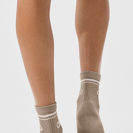 alo Men's Unisex Half-Crew Throwback Sock - Gravel/White