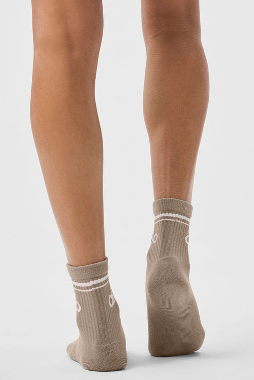 alo Men's Unisex Half-Crew Throwback Sock - Gravel/White