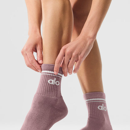 alo Men's Unisex Half-Crew Throwback Sock - Smoky Quartz/White