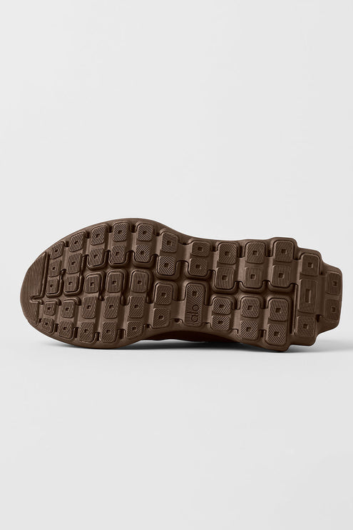 alo Shoes Alo Runner - Espresso