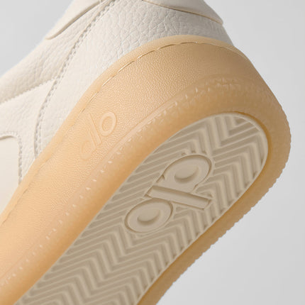 alo Shoes Alo Recovery Mode Sneaker - Clay