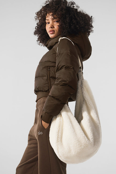 alo Women's Sherpa Om The Go Sling Bag - Ivory