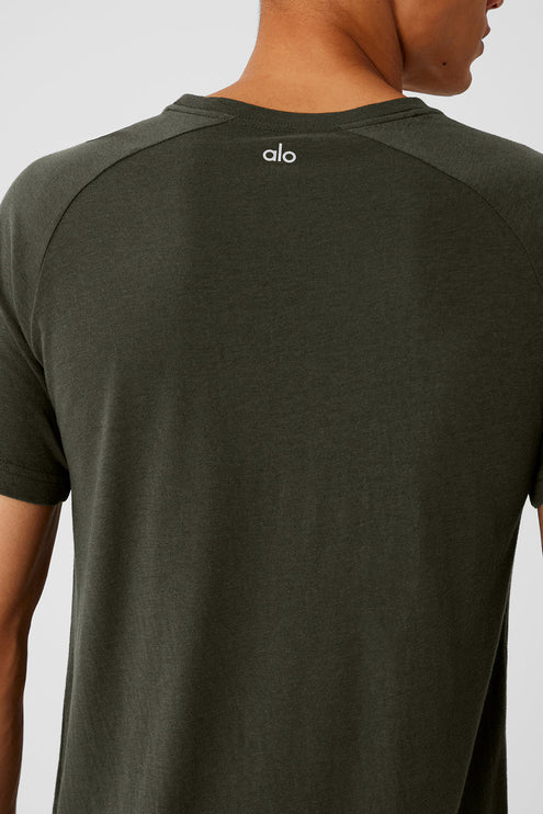 alo Men's Triumph Raglan Tee - Stealth Green