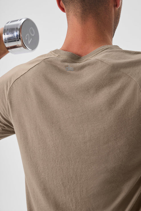 alo Men's Triumph Raglan Tee - Gravel