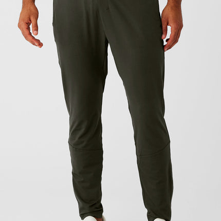 alo Men's Conquer React Performance Pant - Stealth Green