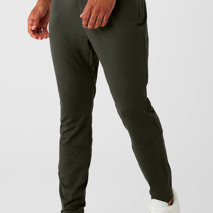 alo Men's Conquer React Performance Pant - Stealth Green