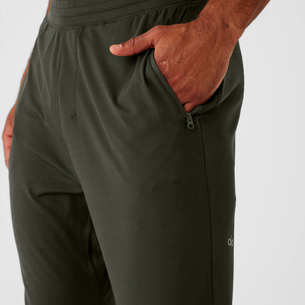 alo Men's Conquer React Performance Pant - Stealth Green
