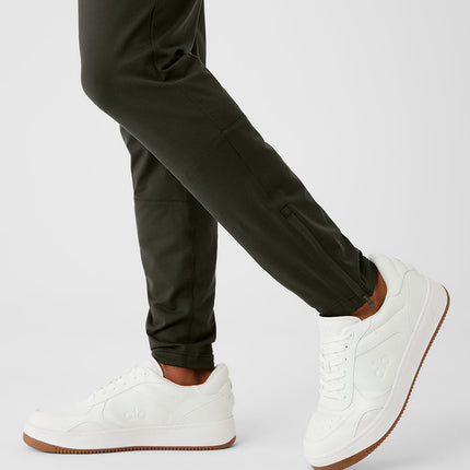 alo Men's Conquer React Performance Pant - Stealth Green