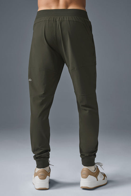 alo Men's Co-Op Pant - Stealth Green