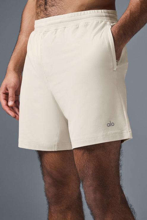 alo Men's 7" Conquer React Performance Short - Bone