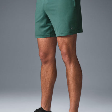 alo Men's 7" Conquer React Performance Short - Winter Ivy