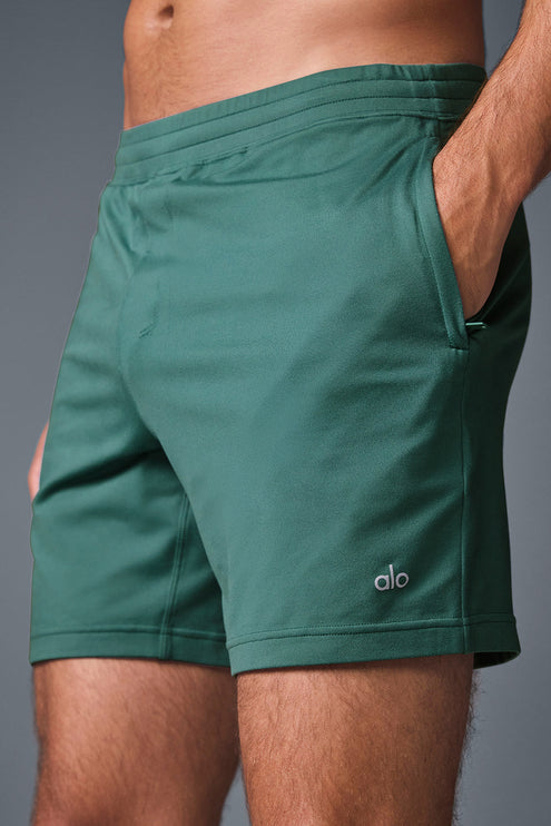 alo Men's 7" Conquer React Performance Short - Winter Ivy