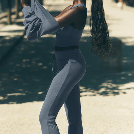 alo Women's Sway Bootcut Sweatpant Bluestone - Hemen Kargoda