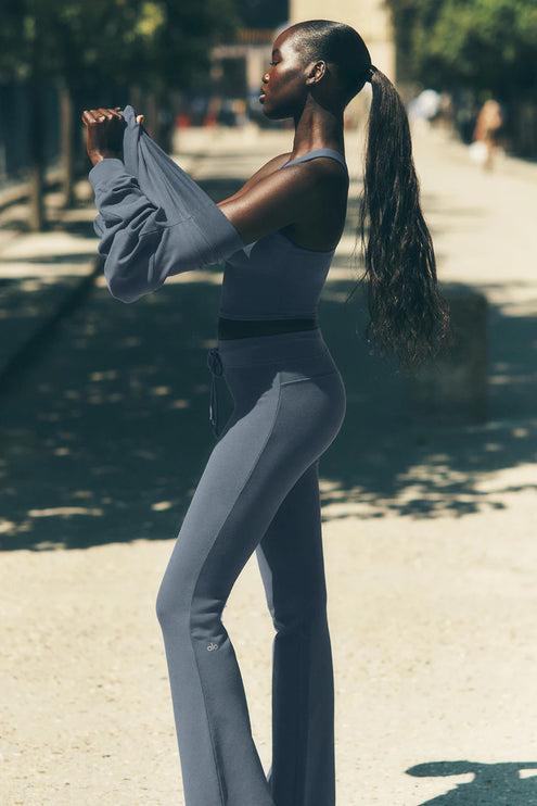 alo Women's Sway Bootcut Sweatpant Bluestone - Hemen Kargoda