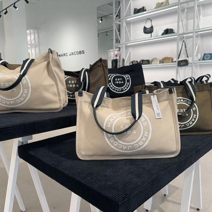 Marc Jacobs Women's Signet Canvas Large Tote Bag Black - Hemen Kargoda