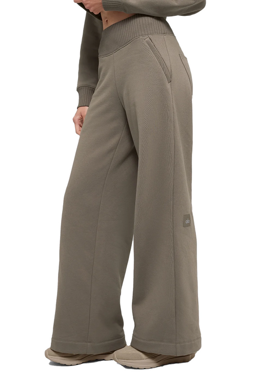 alo Women's Serenity Wide Leg Sweatpant - Light Cocoa