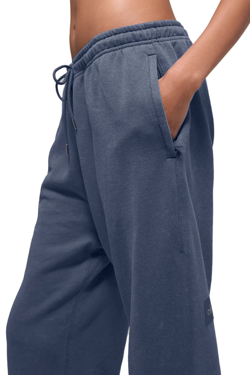 alo Women's Chill Vintage Wash Sweatpant Bluestone Wash