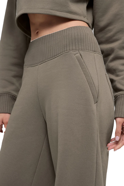 alo Women's Serenity Wide Leg Sweatpant - Light Cocoa