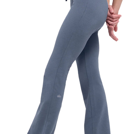 alo Women's Sway Bootcut Sweatpant Bluestone - Hemen Kargoda